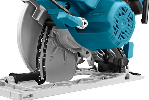 Дисковая пила Makita DHS680RTJ