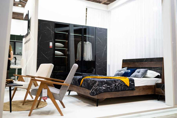 Шкаф с витриной Мебельград Браун с подсветкой 102x53.5x226.5