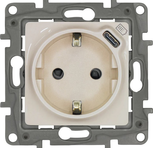 Розетка Legrand Etika / 672388 - фото