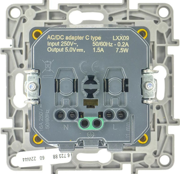 Розетка Legrand Etika / 672388