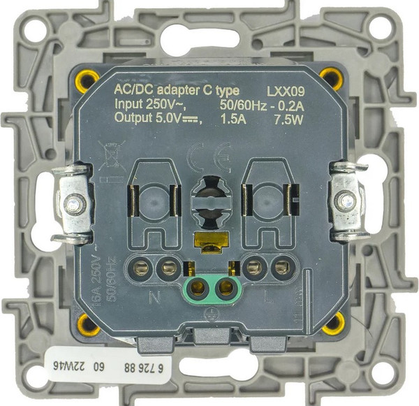 Розетка Legrand Etika / 672688