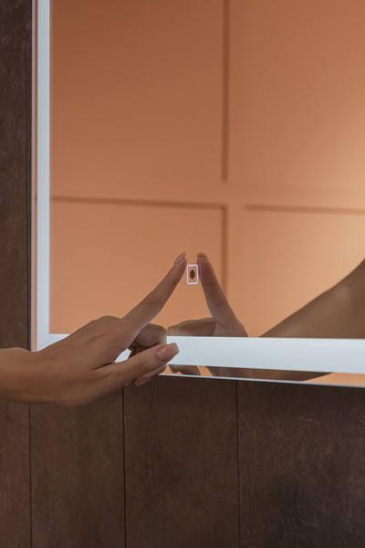 Зеркало Silver Mirrors Рига 60x80 2.1 / LED-00003017