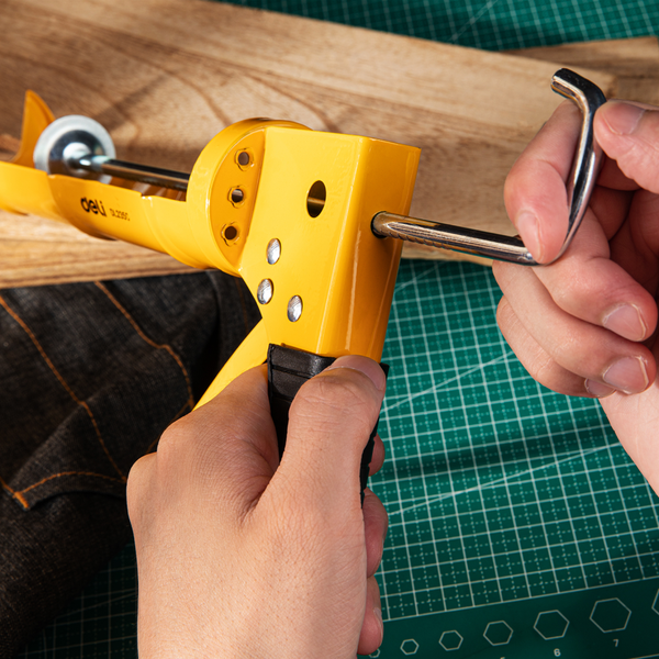 Пистолет для герметика Deli EDL2350