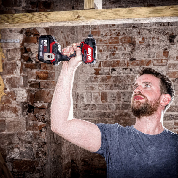 Аккумуляторный шуруповерт Skil ID6739 / ID6739SE00