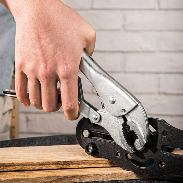 Гейферный зажим Deli EDL0381