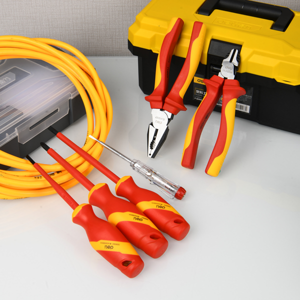 Универсальный набор инструментов Deli Диэлектрический / EDL512006T