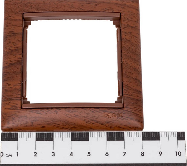 Рамка для выключателей и розеток Legrand Valena 694362