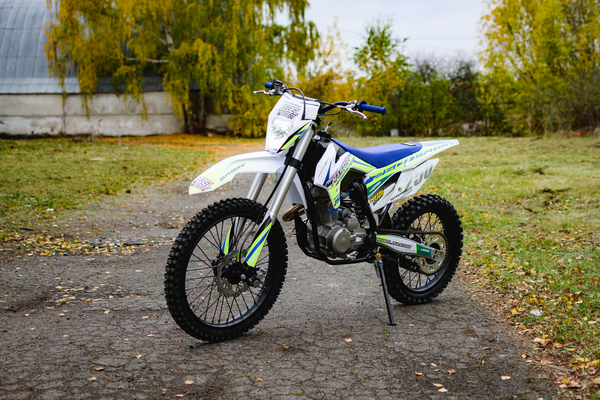 Мотоцикл AVM Sabre 250