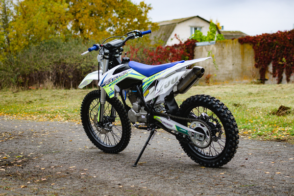 Мотоцикл AVM Sabre 250