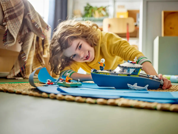 Конструктор Lego City Полицейская погоня на лодке 60456