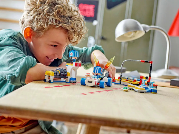 Конструктор Lego Mario Kart – Гараж Тоада 72035