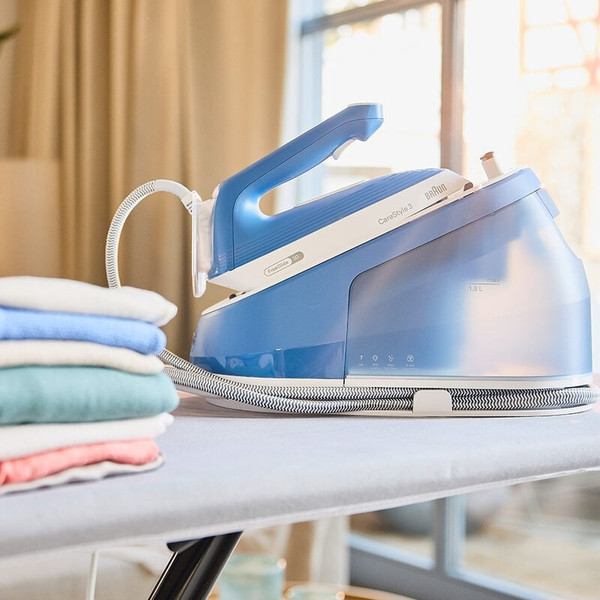 Утюг с парогенератором Braun IS3255BL