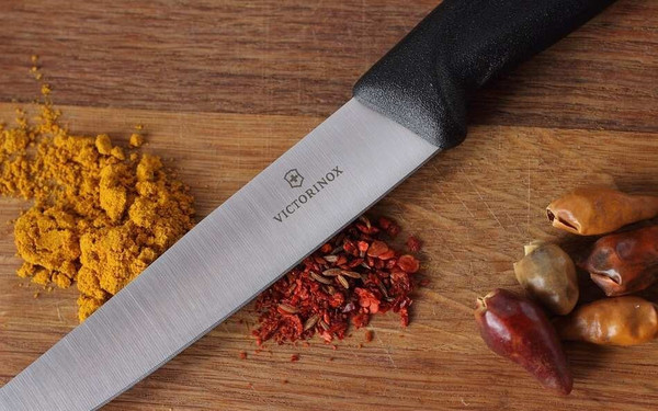 Нож Victorinox Swiss Classic 6.7903