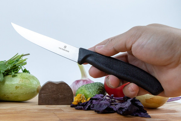 Нож Victorinox Swiss Classic 6.7903