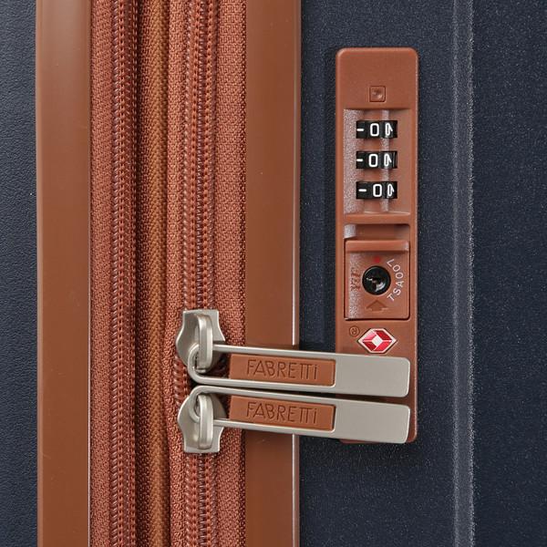 Чемодан на колесах Fabretti EN1010-20-8