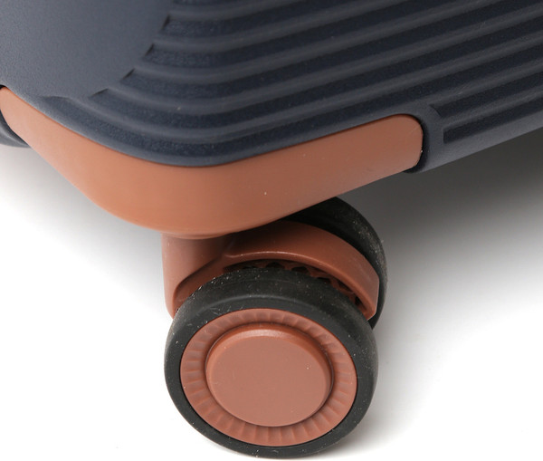 Чемодан на колесах Fabretti EN1010-20-8