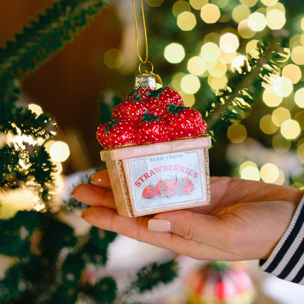 Елочная игрушка Kurt S. Adler Christmas 2025 Ящик клубники / NB1830