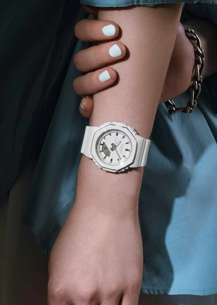 Часы наручные женские Casio GMA-P2110-7A