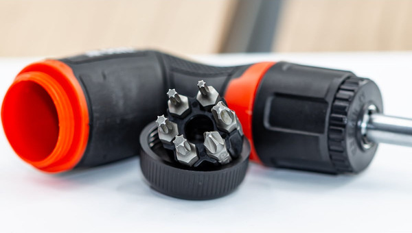 Трещотка Yato YT-27951