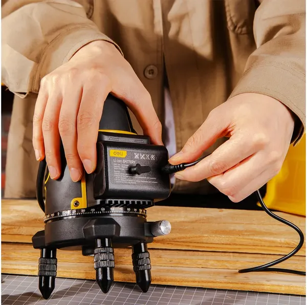 Лазерный уровень Deli EDL332303