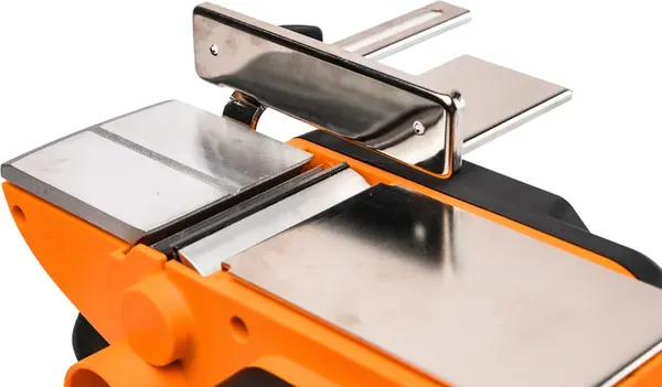 Электрорубанок Вихрь Р-8208