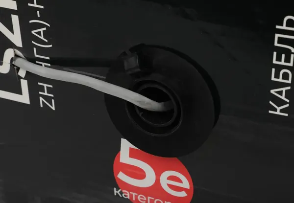 Кабель Hyperline UUTP4R-C5E-S24-IN-LSZH-GY-305