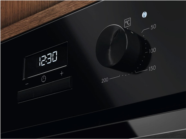 Электрический духовой шкаф Electrolux LOH3H00BK