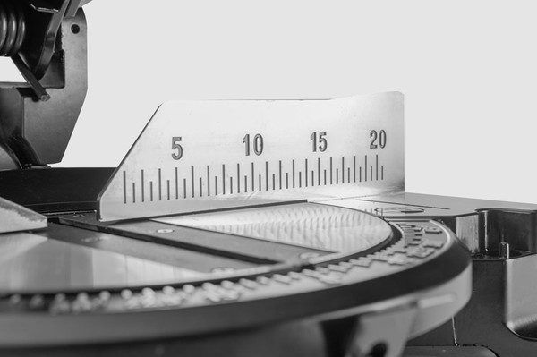 Торцовочная пила Ravic RV8025 / 103.0003