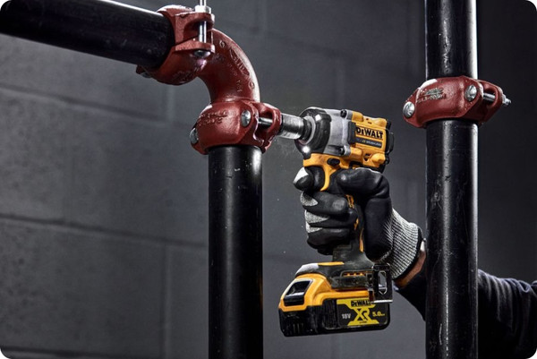 Профессиональный гайковерт DeWalt DCF922P2T
