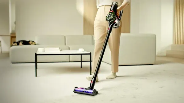 Вертикальный пылесос Dyson Cyclone V8 / 226587