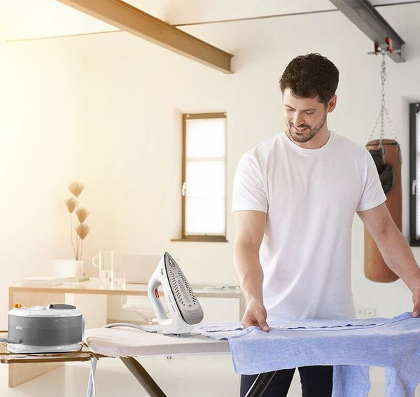 Утюг с парогенератором Braun IS2132WH