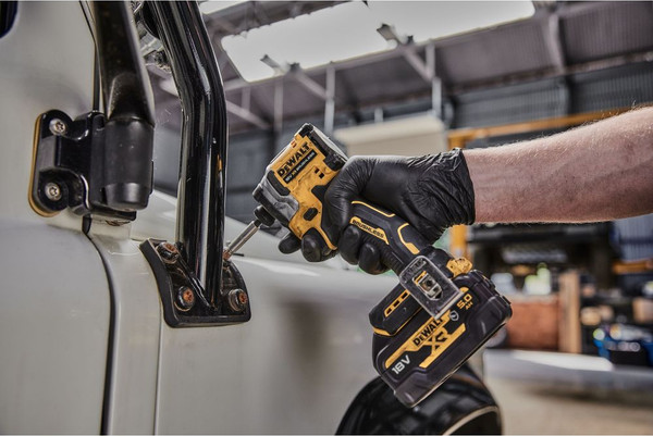 Профессиональный шуруповерт DeWalt DCF850N-XJ