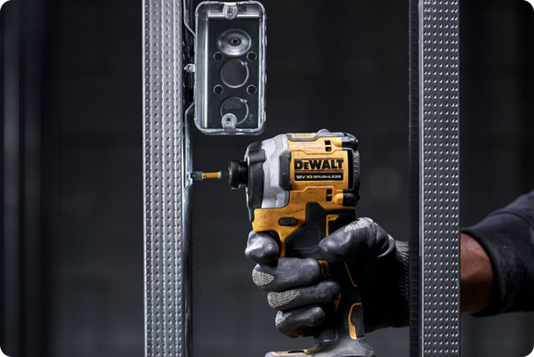 Профессиональный шуруповерт DeWalt DCF850N-XJ