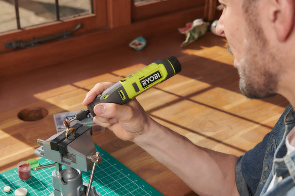 Гравер Ryobi RRT4-120GA15