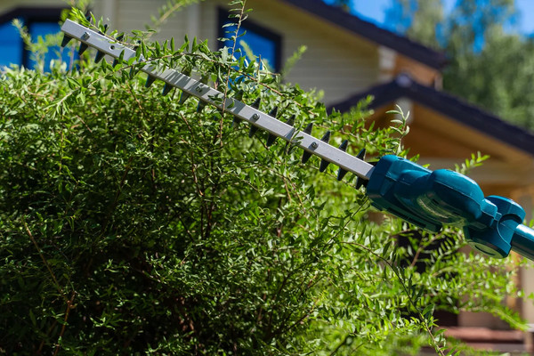 Высоторез аккумуляторный Makita DUN461WSF