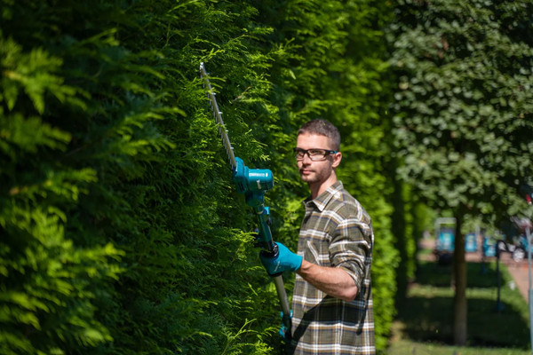 Высоторез аккумуляторный Makita DUN461WSF