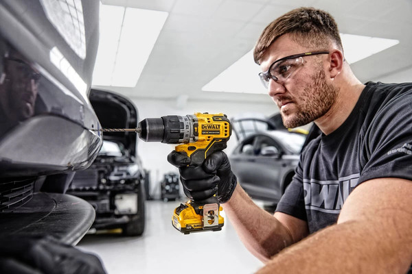 Профессиональная дрель-шуруповерт DeWalt DCD706D2