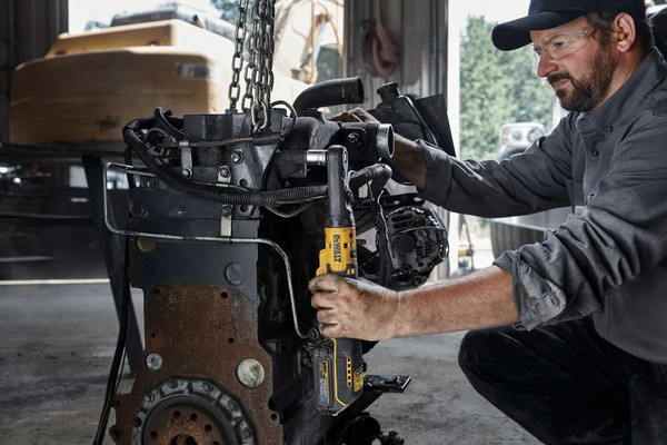 Профессиональный гайковерт DeWalt DCF510N