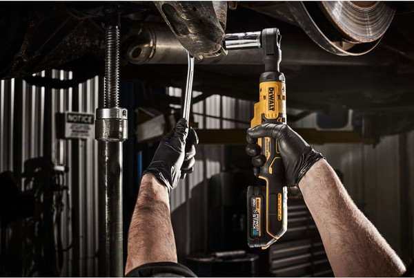 Профессиональный гайковерт DeWalt DCF512B