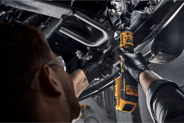 Профессиональный гайковерт DeWalt DCF512B