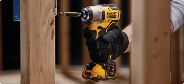 Профессиональный шуруповерт DeWalt DCF801N