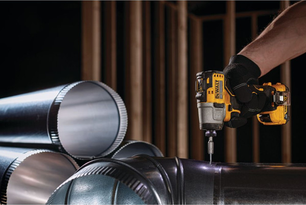 Профессиональный шуруповерт DeWalt DCF801N