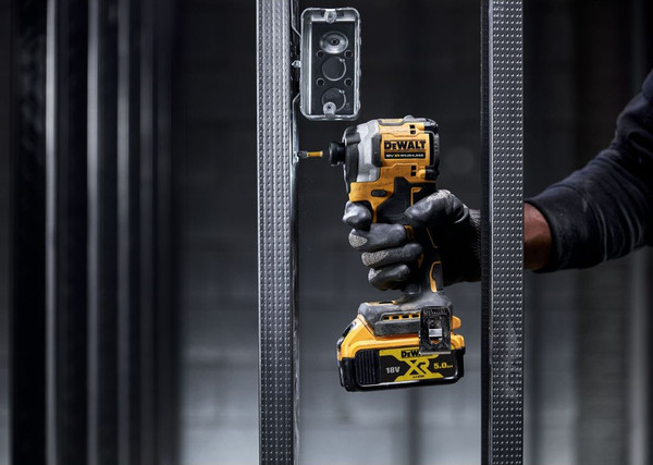 Профессиональный шуруповерт DeWalt DCF850P2T