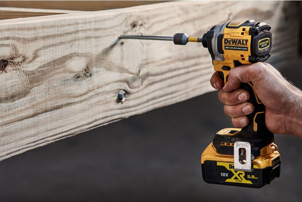 Профессиональный шуруповерт DeWalt DCF850P2T