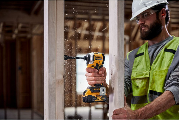Профессиональный шуруповерт DeWalt DCF850P2T