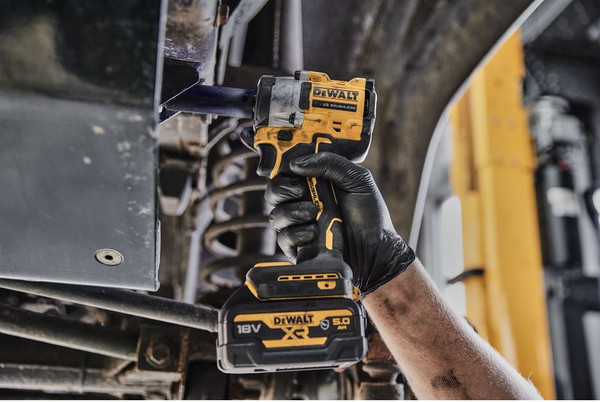 Профессиональный гайковерт DeWalt DCF923P2G
