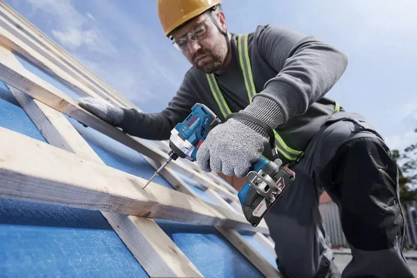 Профессиональный шуруповерт Bosch GDR 18V-215