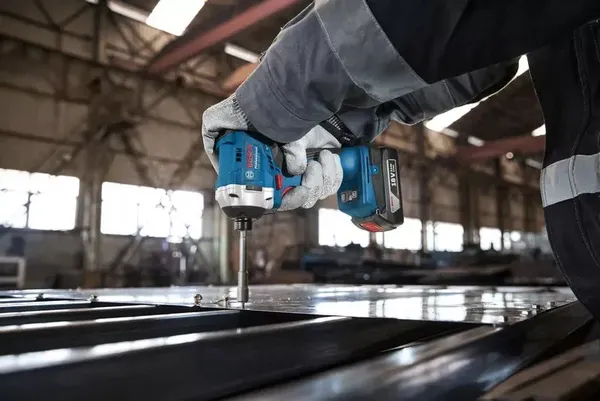 Профессиональный шуруповерт Bosch GDR 18V-215