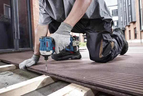 Профессиональный шуруповерт Bosch GDR 18V-215