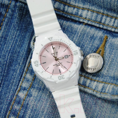 Часы наручные женские Casio LRW-200H-4E3VEF